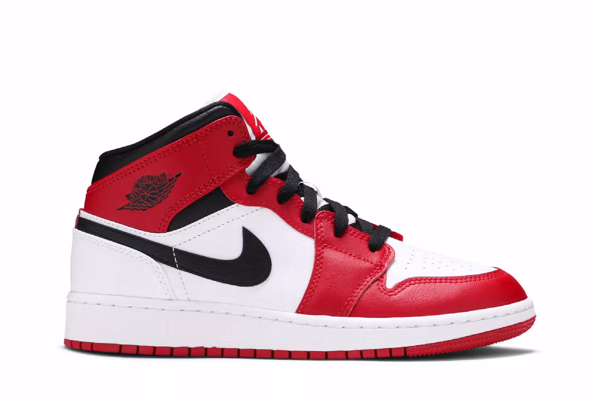 Air Jordan 1 Mid GS Chicago, view 2
