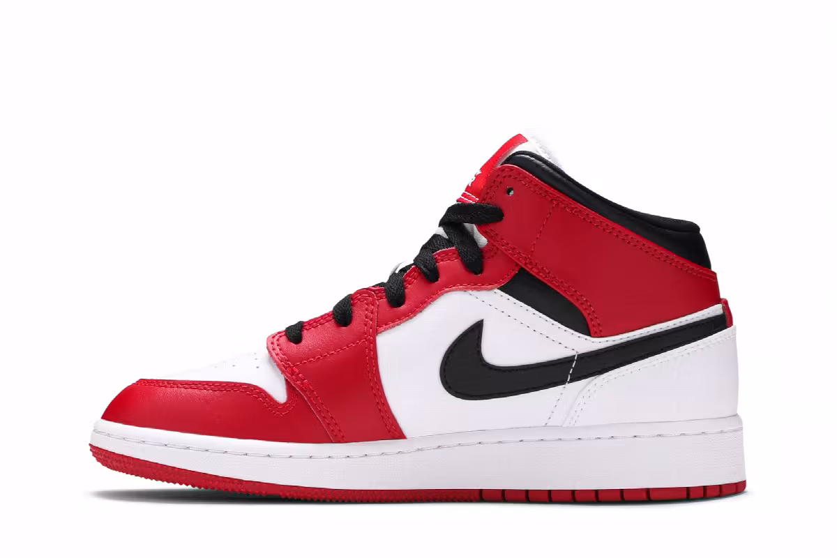 Air Jordan 1 Mid GS Chicago, view 4