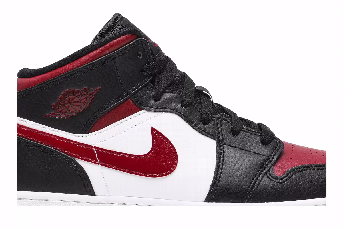 Air Jordan 1 Mid GS Noble Red, view 3