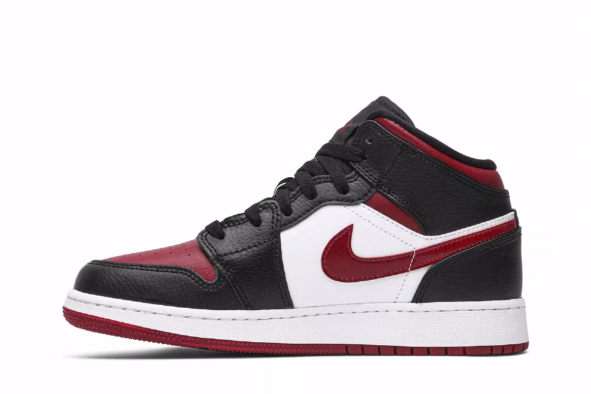 Air Jordan 1 Mid GS Noble Red, view 4