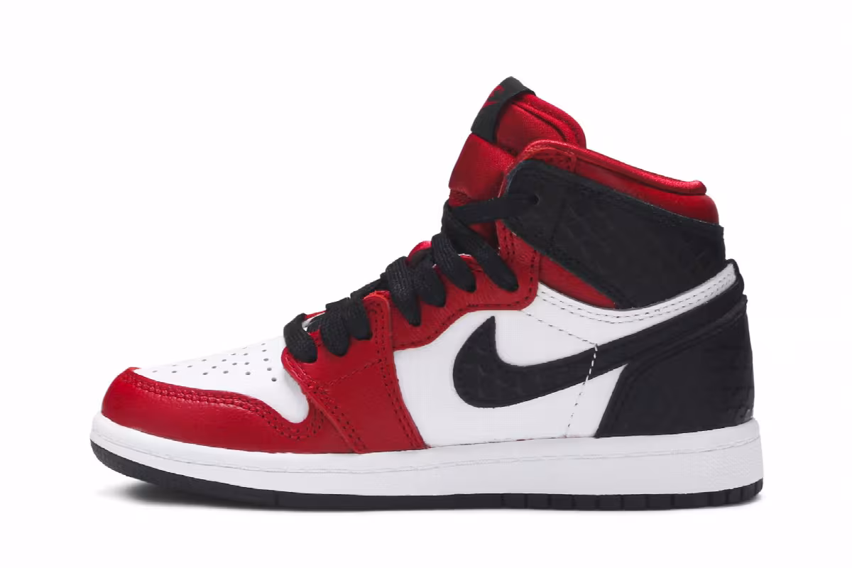 Air Jordan 1 High OG PS Satin Red, view 4