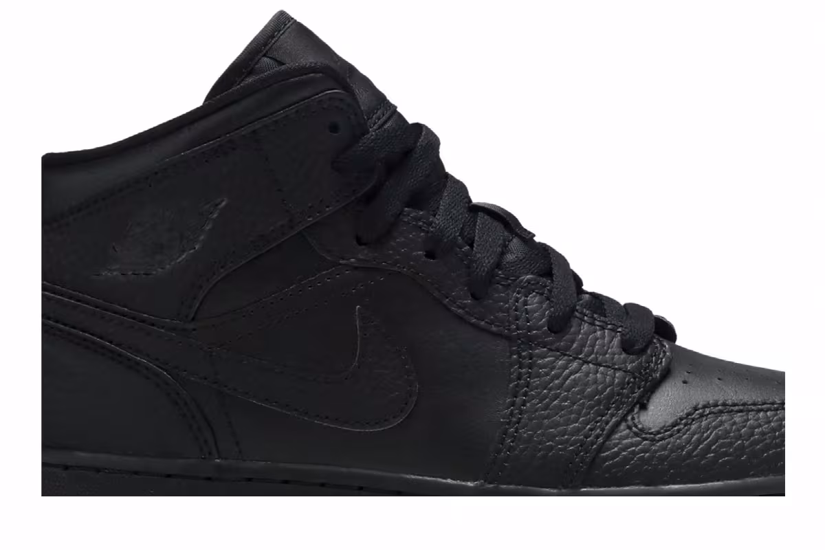 Air Jordan 1 Mid GS Triple Black 2020, view 3