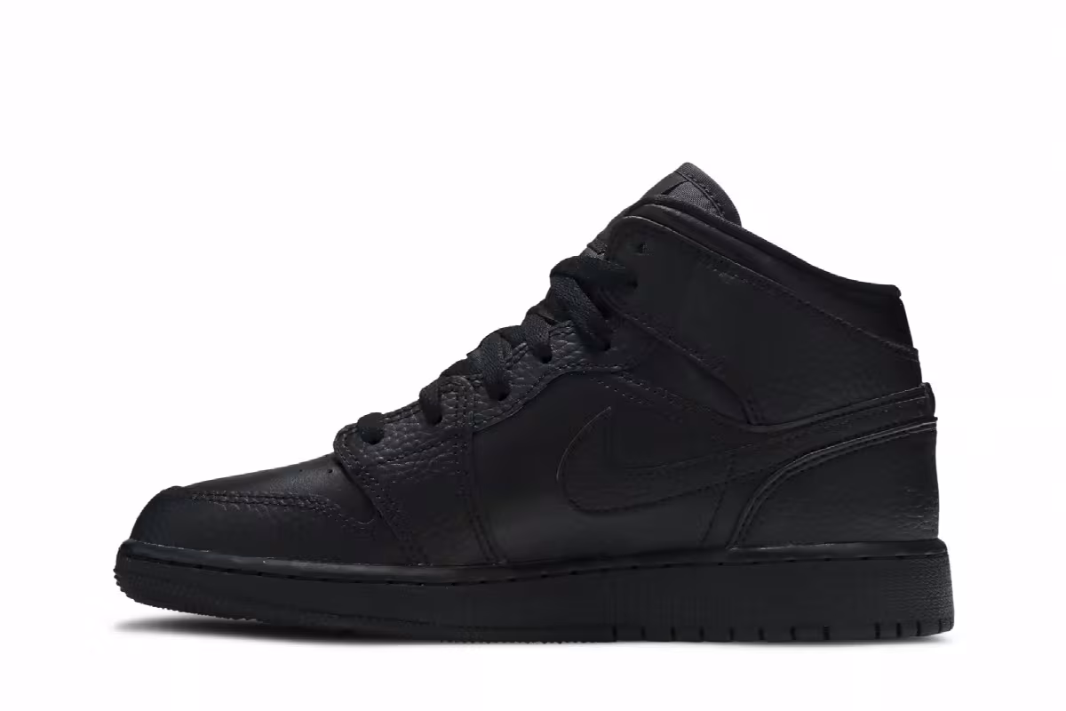 Air Jordan 1 Mid GS Triple Black 2020, view 4