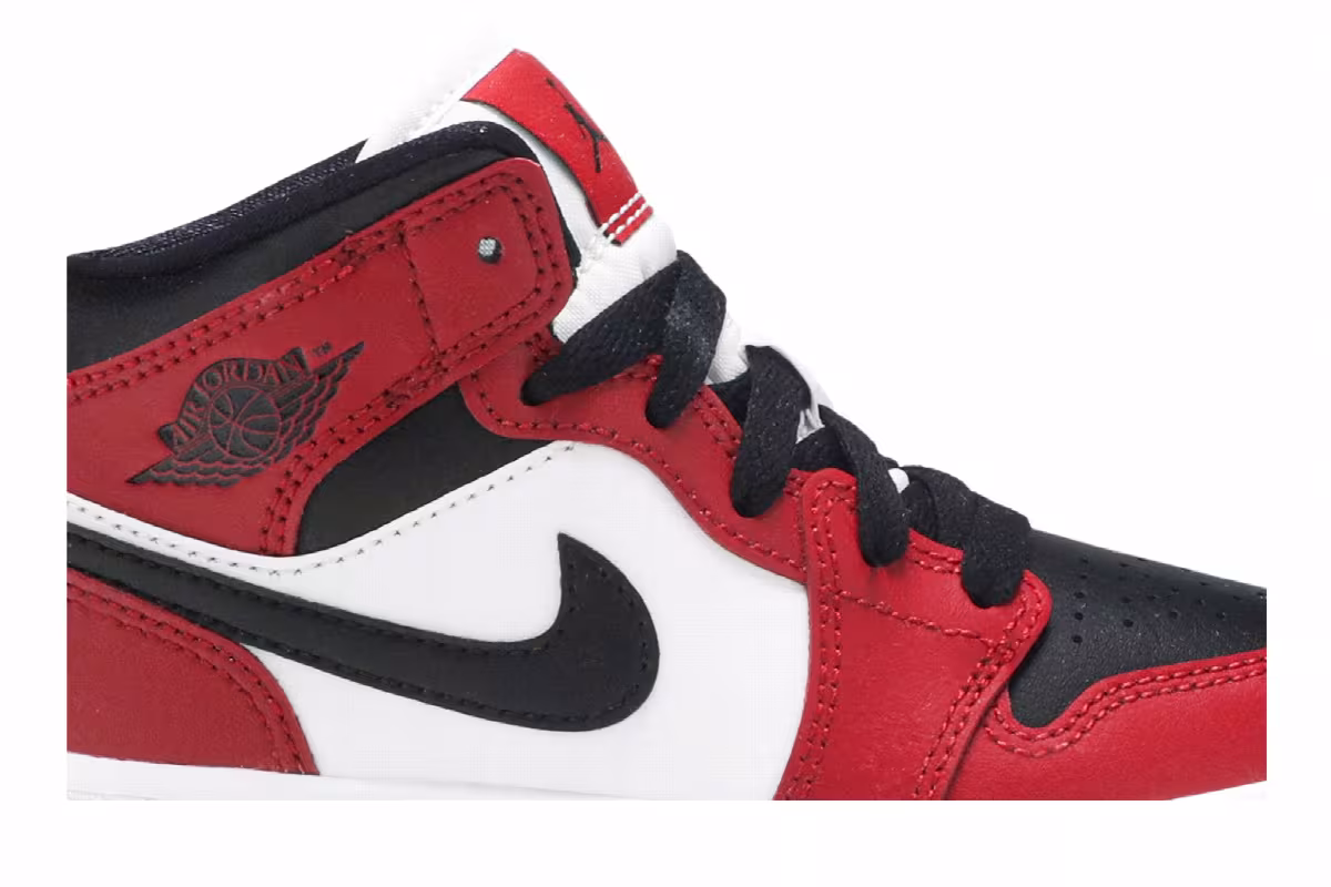 Air Jordan 1 Mid PS Chicago Black Toe, view 3