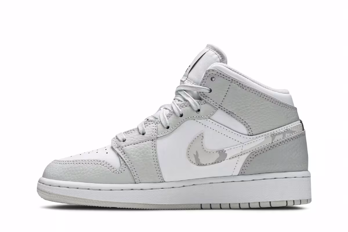 Air Jordan 1 Mid SE GS Swoosh Logo - Grey Camo, view 4
