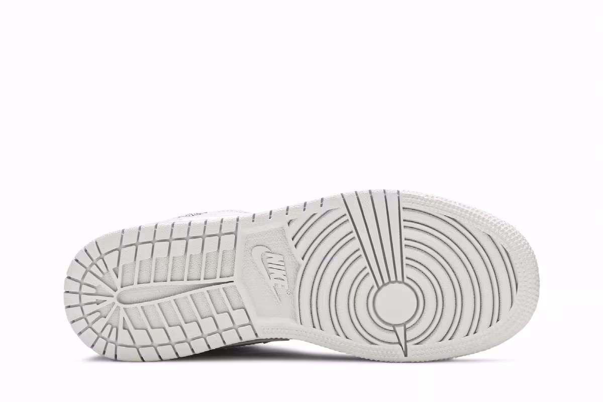 Air Jordan 1 Mid SE GS Swoosh Logo - Grey Camo, view 5