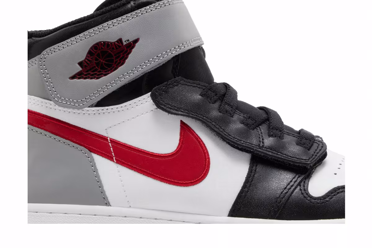 Air Jordan 1 High FlyEase GS Particle Grey, view 3