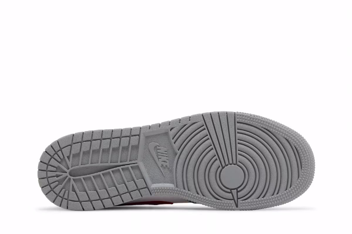 Air Jordan 1 High FlyEase GS Particle Grey, view 5