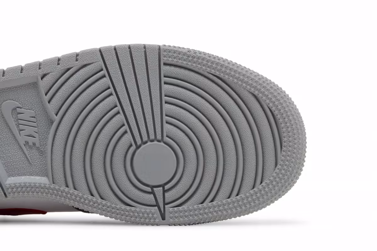 Air Jordan 1 High FlyEase GS Particle Grey, view 6