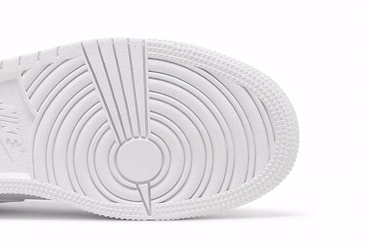 Air Jordan 1 Low GS Triple White, view 6