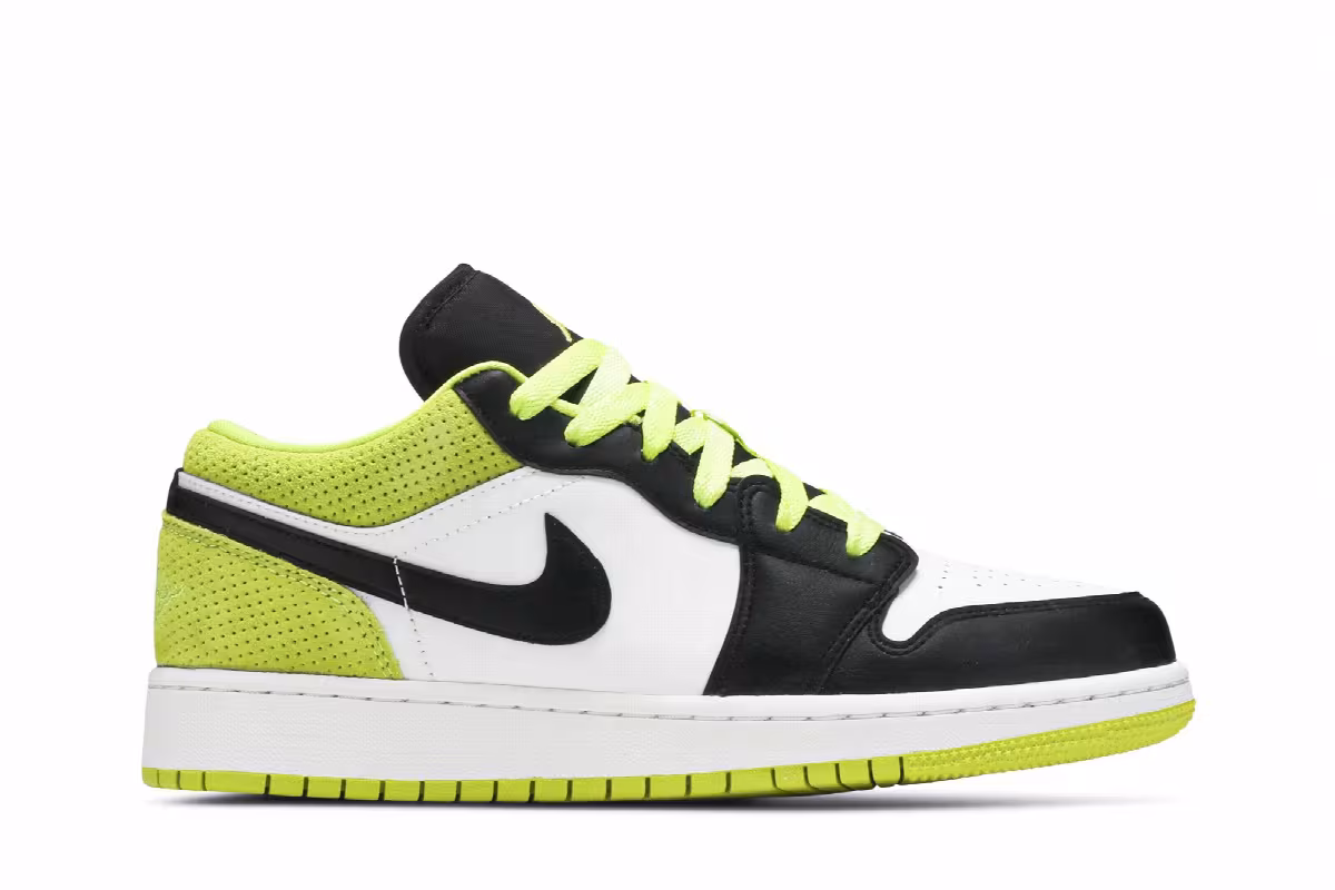 Air Jordan 1 Low SE GS Black Cyber, view 2