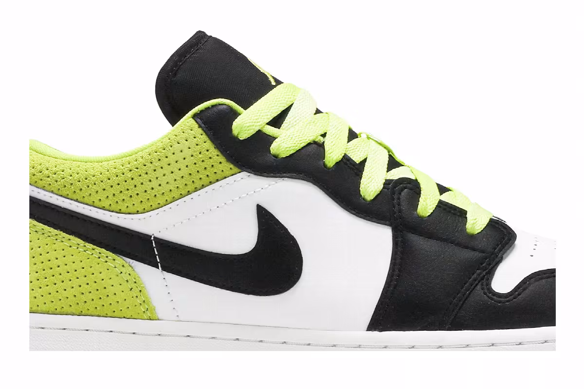 Air Jordan 1 Low SE GS Black Cyber, view 3