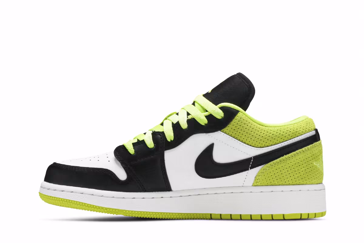 Air Jordan 1 Low SE GS Black Cyber, view 4