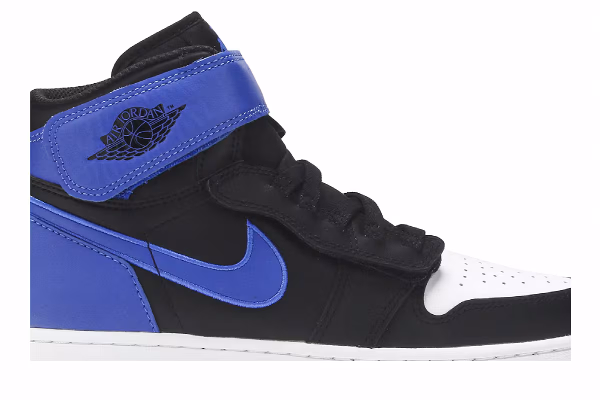 Air Jordan 1 High FlyEase GS Hyper Royal, view 3