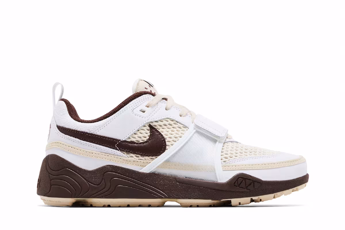 Travis Scott x Nike Zoom Field Jaxx Light Chocolate, view 2