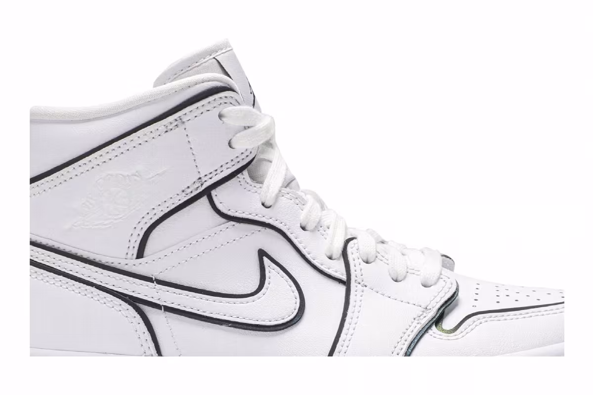Women's Air Jordan 1 Mid SE Iridescent Trim, view 3