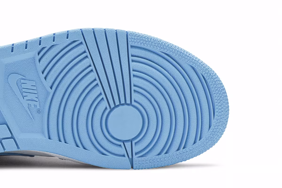 Women's Air Jordan 1 Mid UNC, view 6