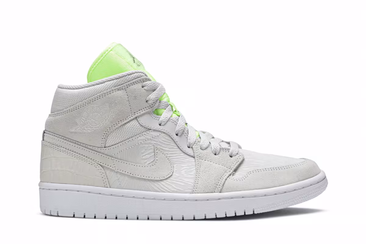 Women's Air Jordan 1 Mid Ghost Green, view 2