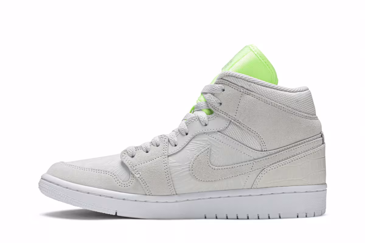 Women's Air Jordan 1 Mid Ghost Green, view 4