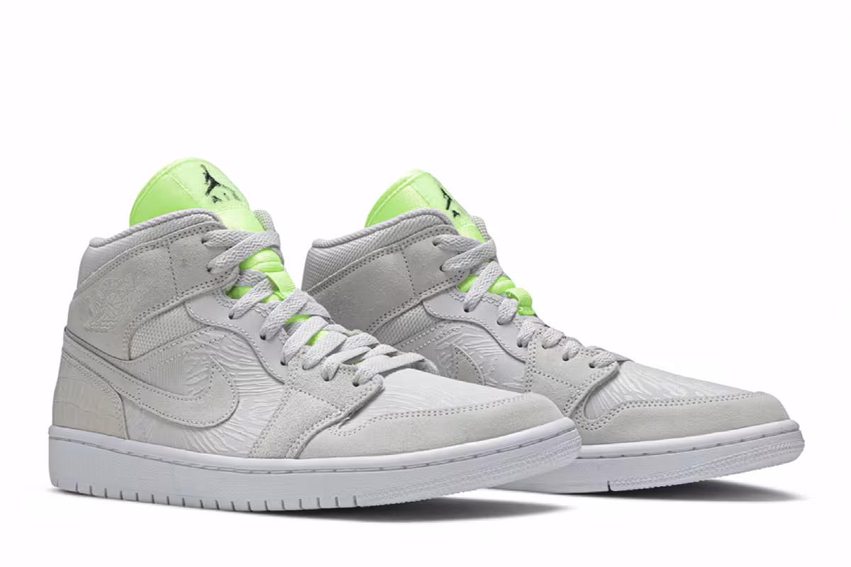 Women's Air Jordan 1 Mid Ghost Green, view 9