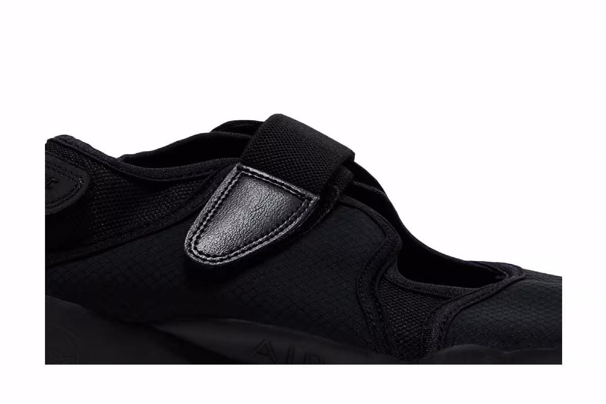 Nike Women's Air Rift Breathe Triple Black, view 3
