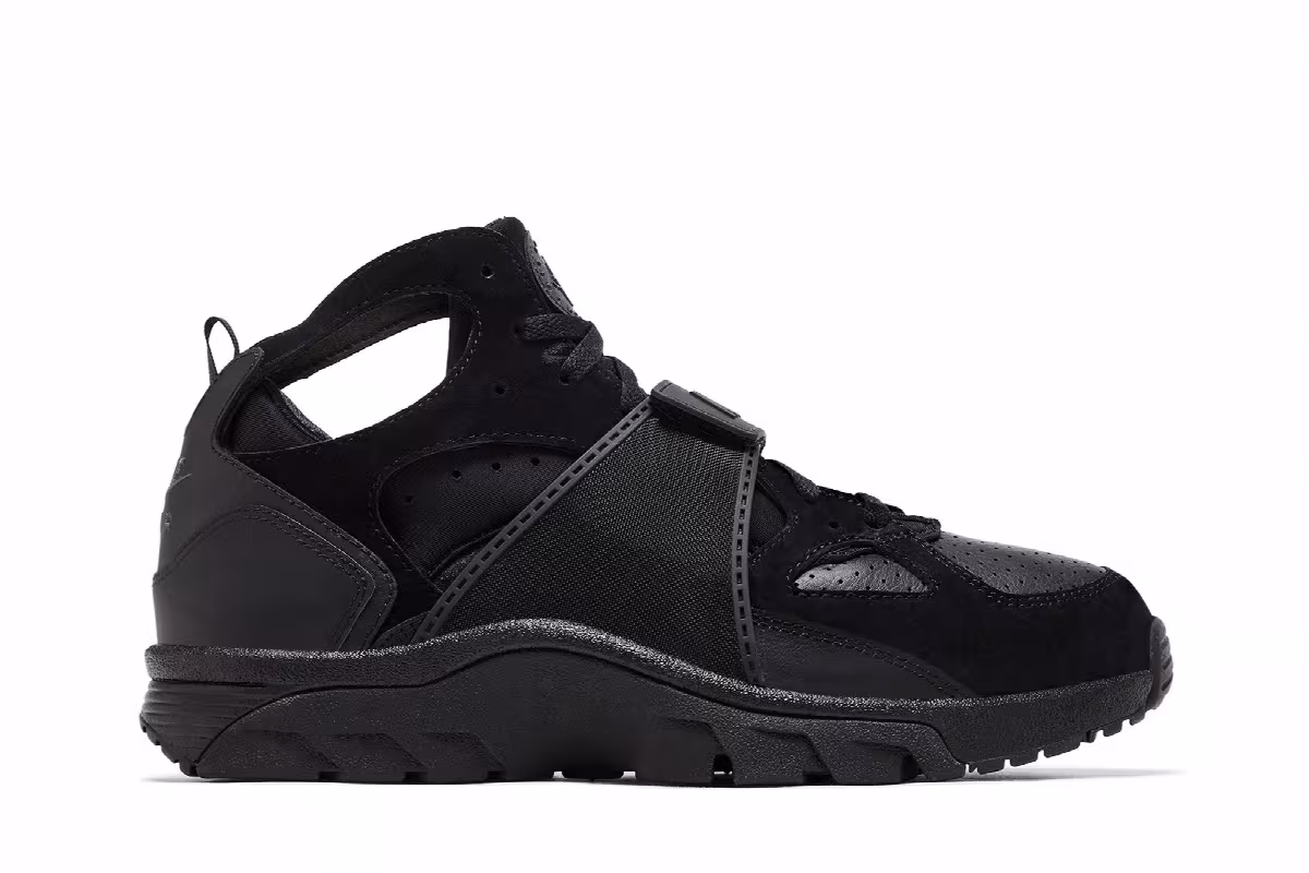 Nike Air Trainer Huarache Triple Black, view 2