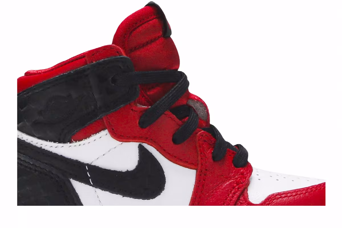 Air Jordan 1 High OG TD Satin Red, view 3