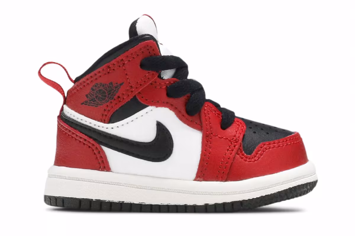Air Jordan 1 Mid TD Chicago Black Toe, view 2
