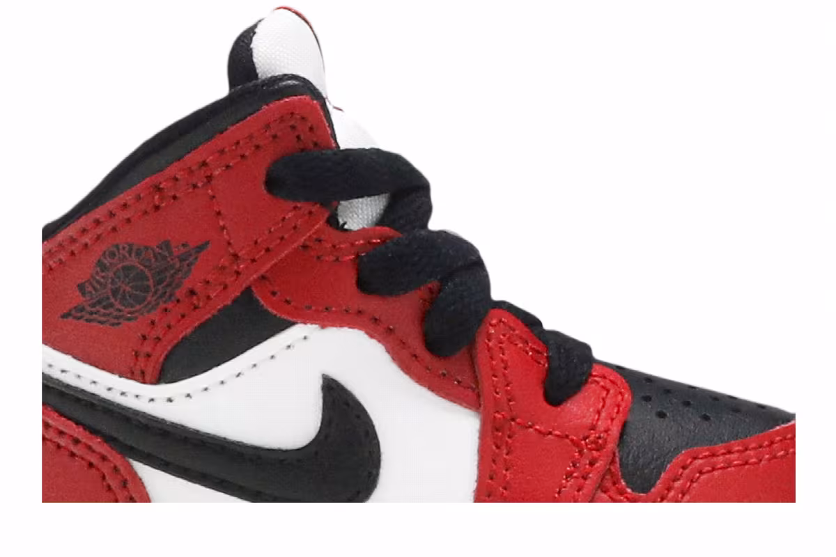Air Jordan 1 Mid TD Chicago Black Toe, view 3