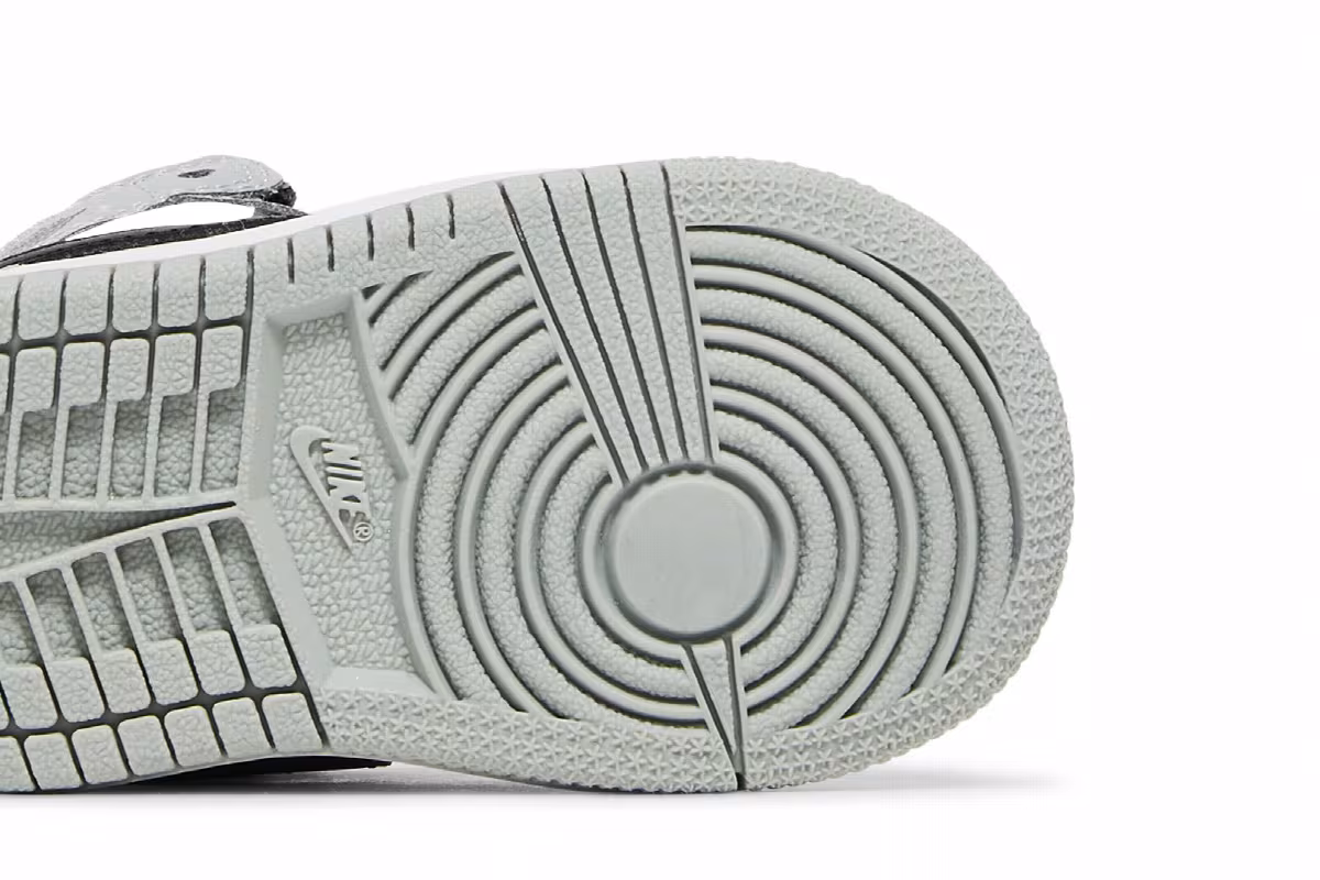 Air Jordan 1 Mid TD Light Smoke Grey, view 6
