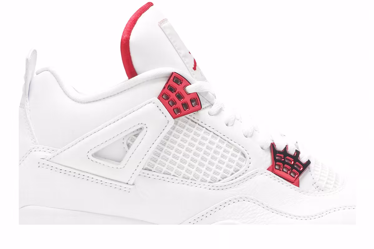 Air Jordan 4 Red Metallic, view 3