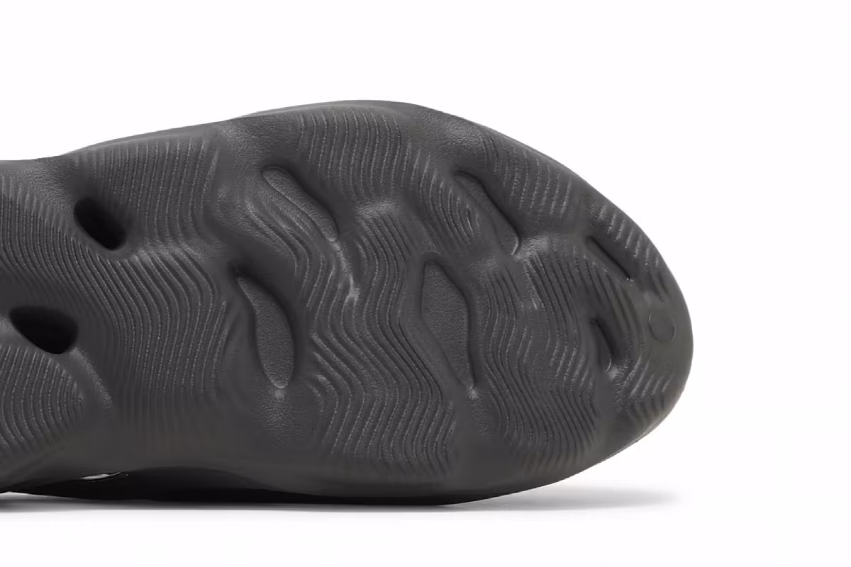 adidas Yeezy Foam Runner Carbon, view 6