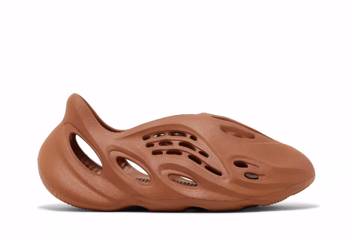adidas Yeezy Foam Runner Clay Red, view 2