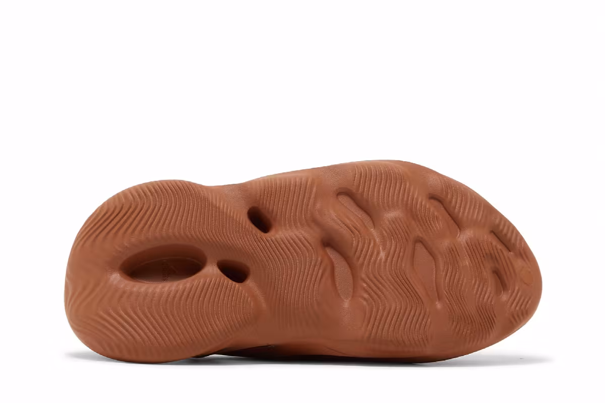 adidas Yeezy Foam Runner Clay Red, view 5