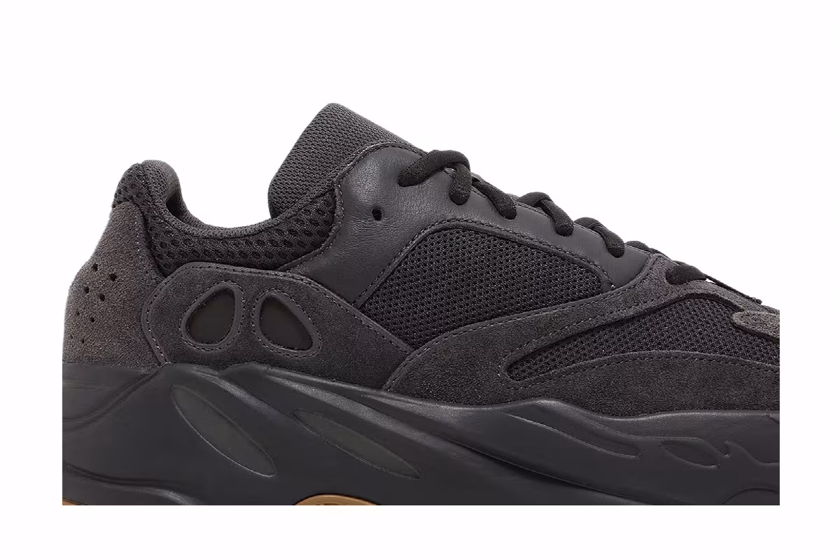 adidas Yeezy Boost 700 Utility Black 2023, view 3