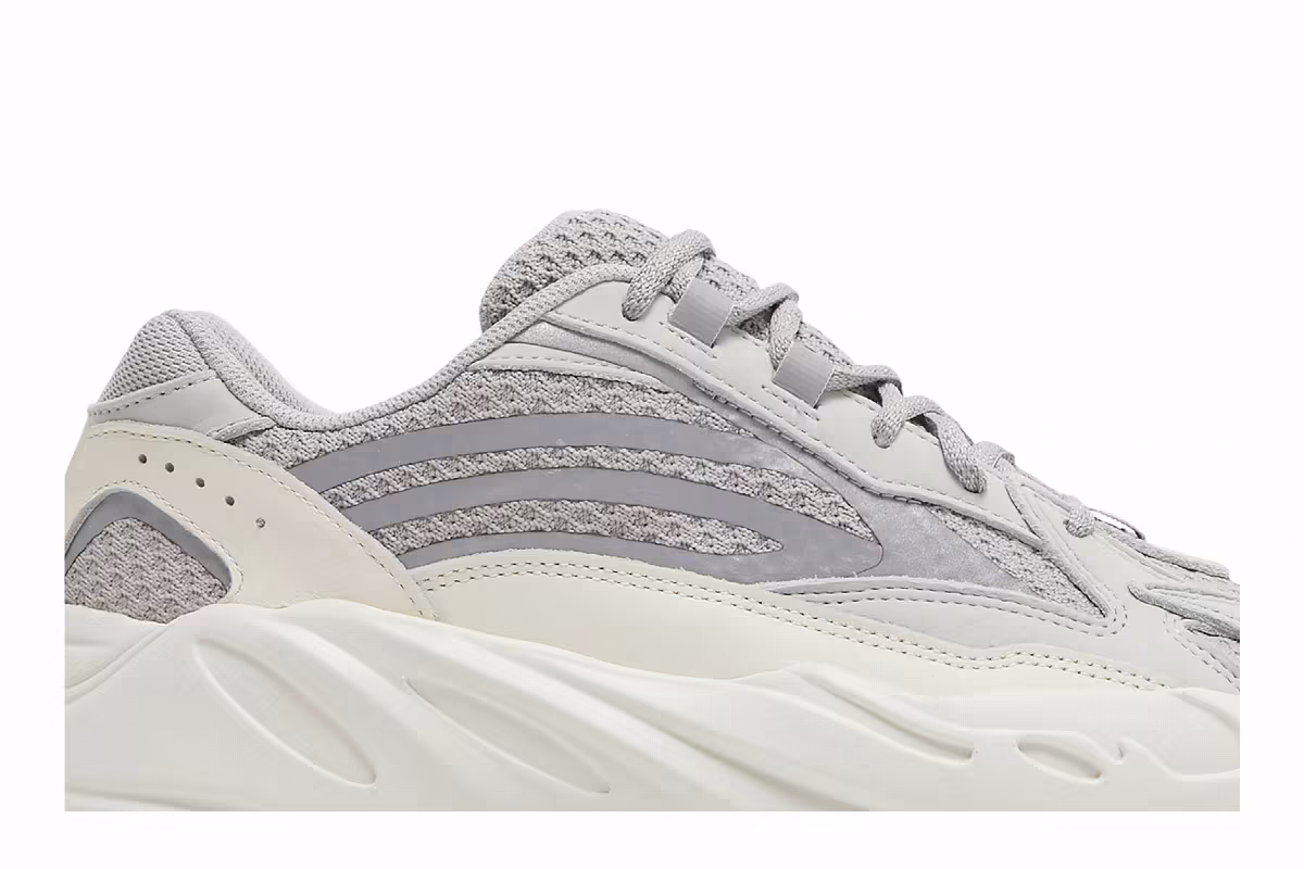 adidas Yeezy Boost 700 V2 Static 2023, view 3