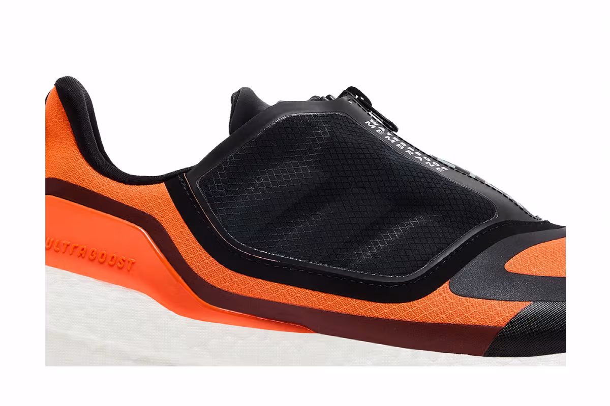 adidas UltraBoost 22 GORE-TEX Impact Orange Black, view 3
