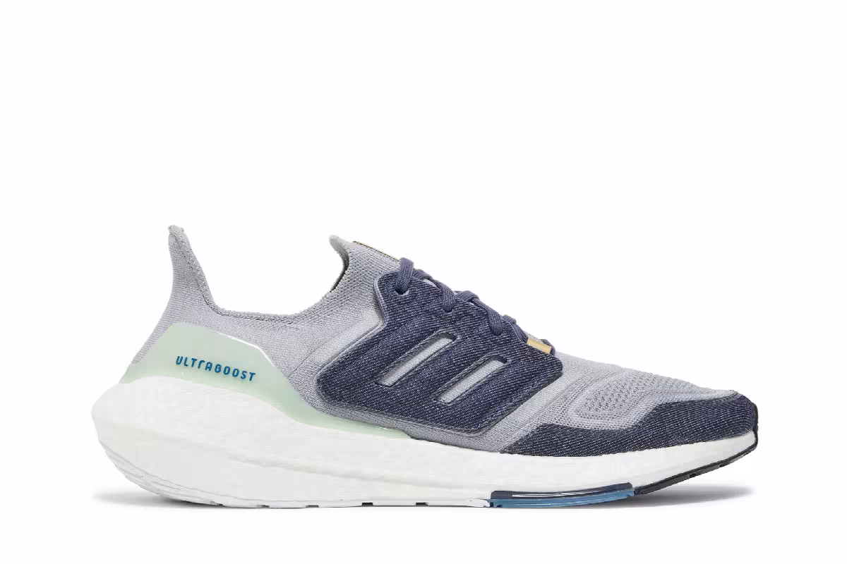adidas UltraBoost 22 Halo Silver, view 2