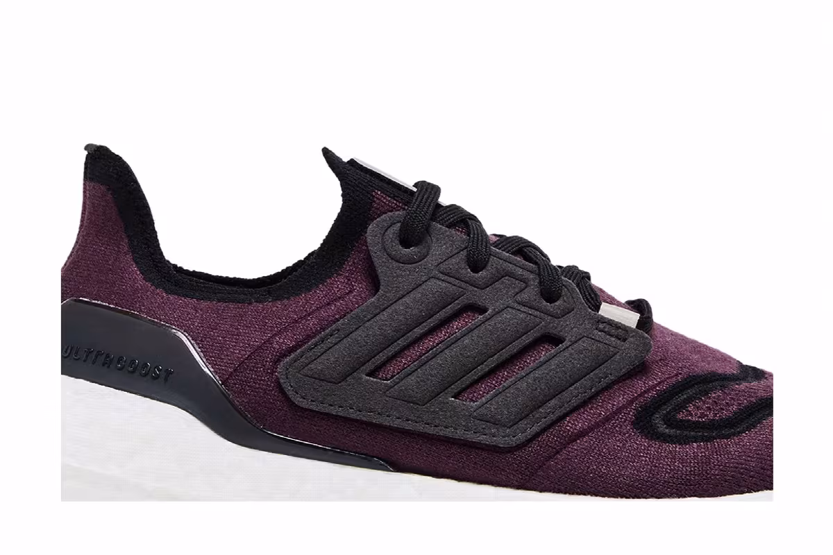 adidas UltraBoost 22 Shadow Maroon, view 3