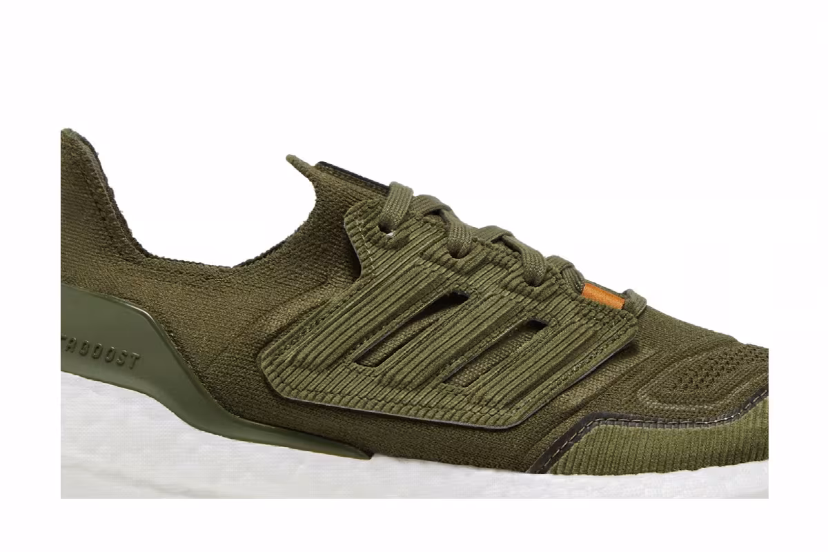 adidas UltraBoost 22 Focus Olive, view 3
