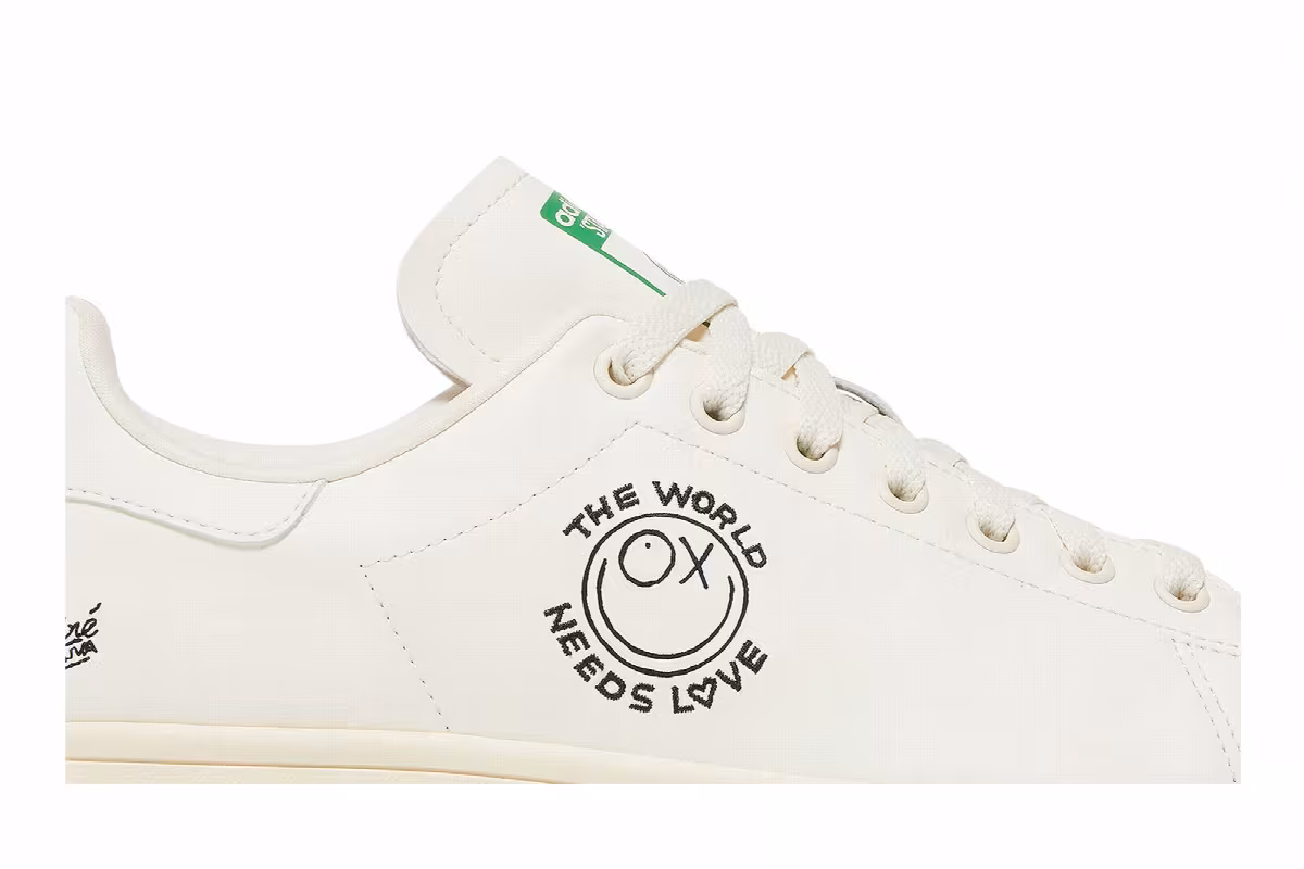André Saraiva x adidas Stan Smith The World Needs Love, view 3
