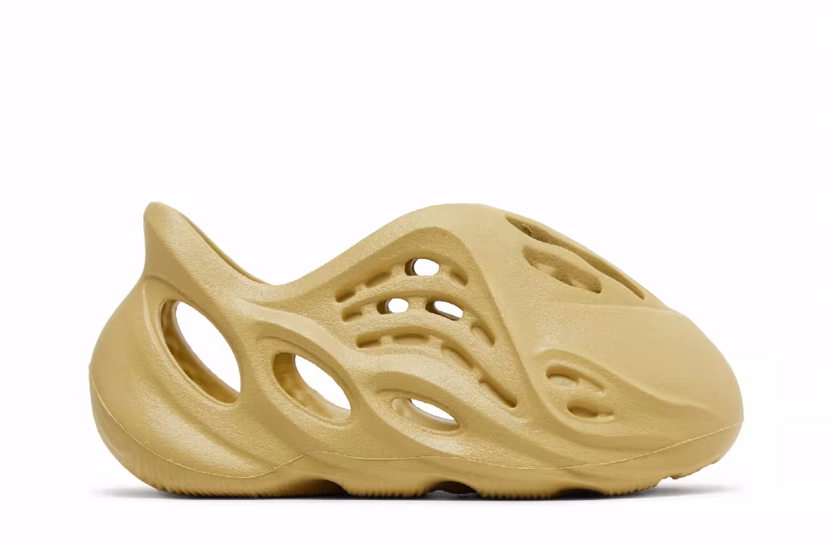 adidas Yeezy Foam Runner Infants Sulfur, view 2