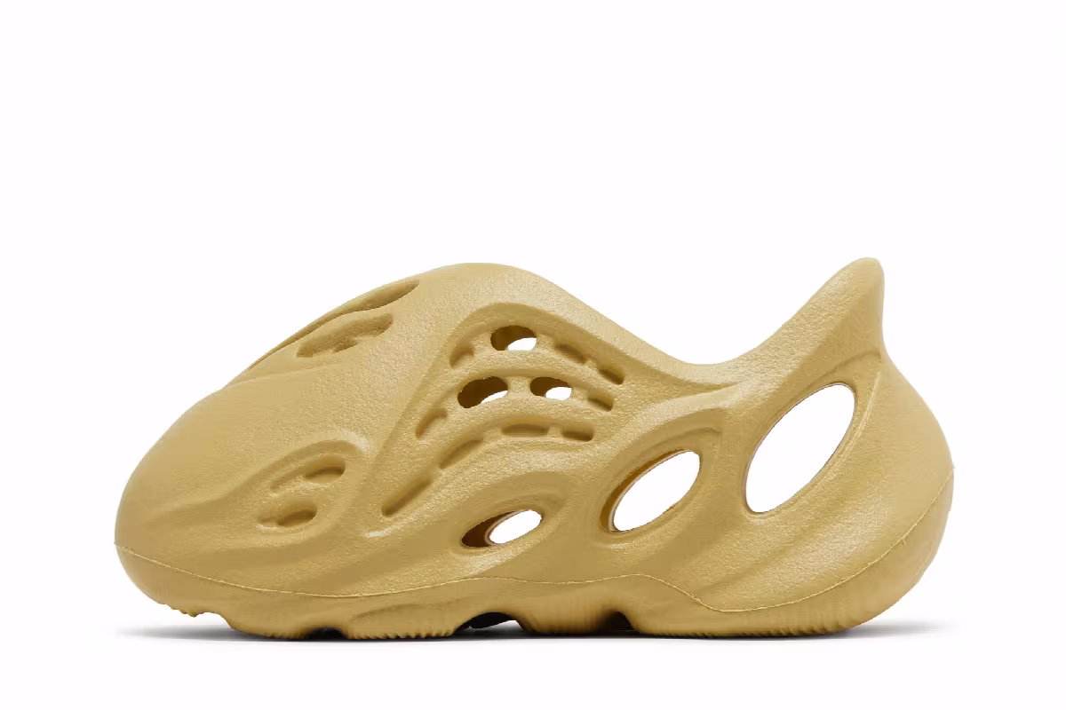adidas Yeezy Foam Runner Infants Sulfur, view 4