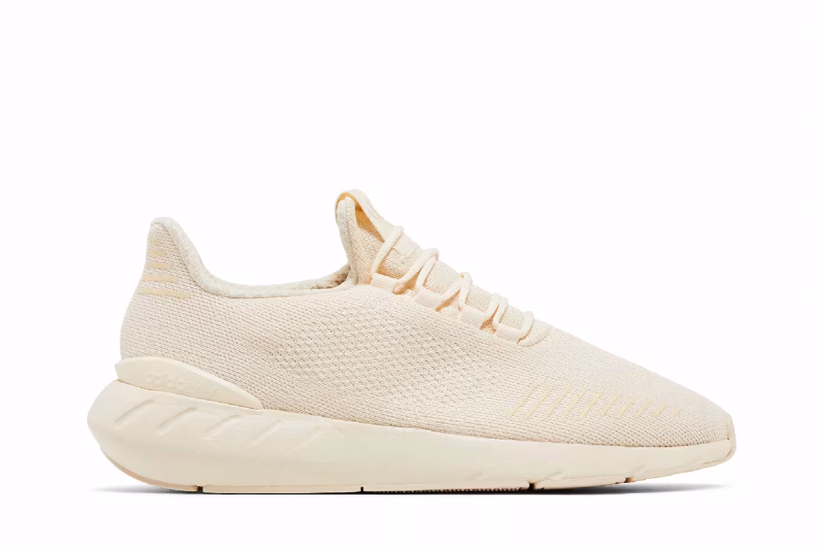 Adidas Women's Swift Run 22 Wonder White, view 2