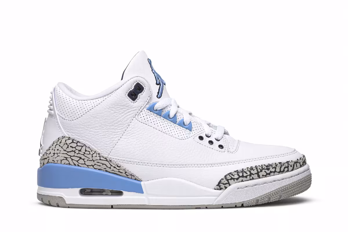 Air Jordan 3 UNC, view 2