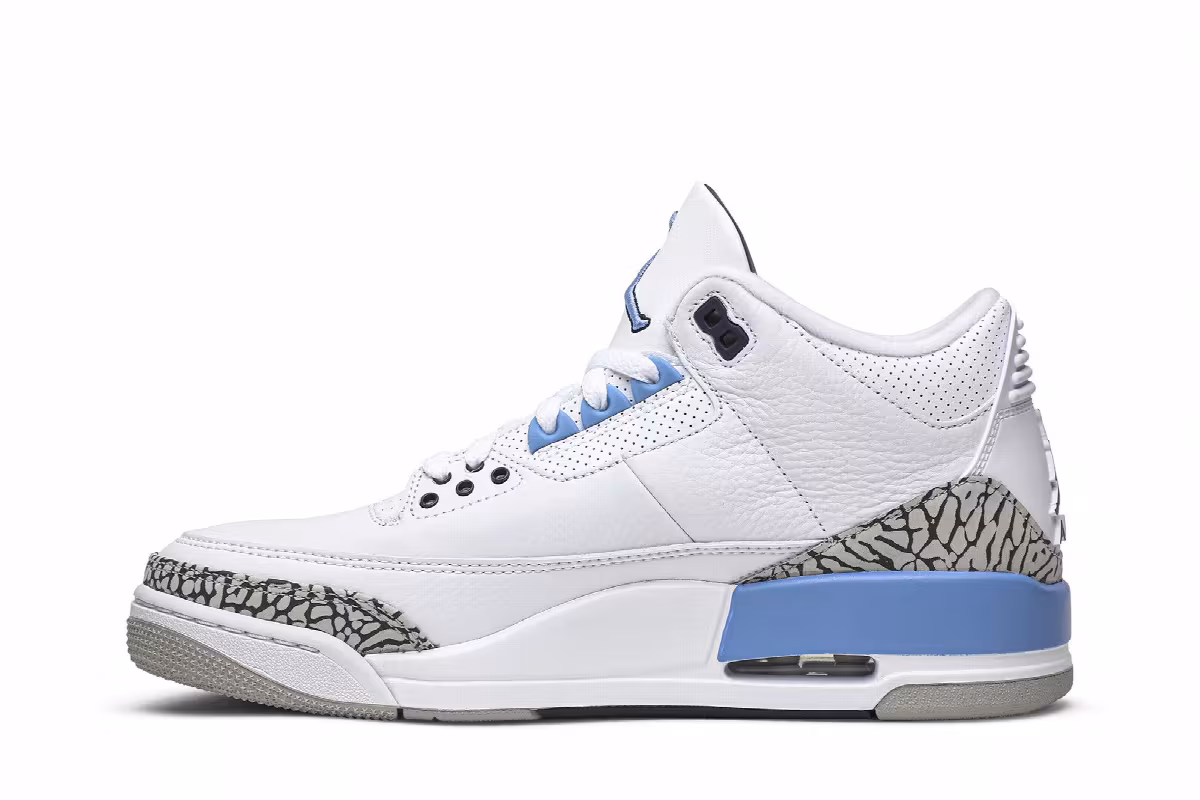 Air Jordan 3 UNC, view 4