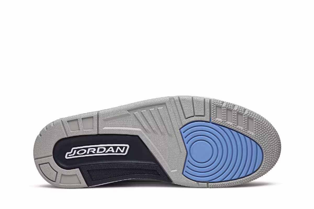 Air Jordan 3 UNC, view 5