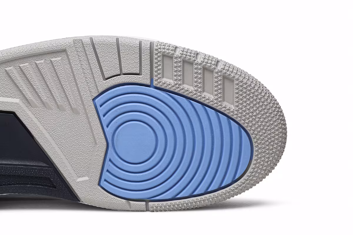 Air Jordan 3 UNC, view 6