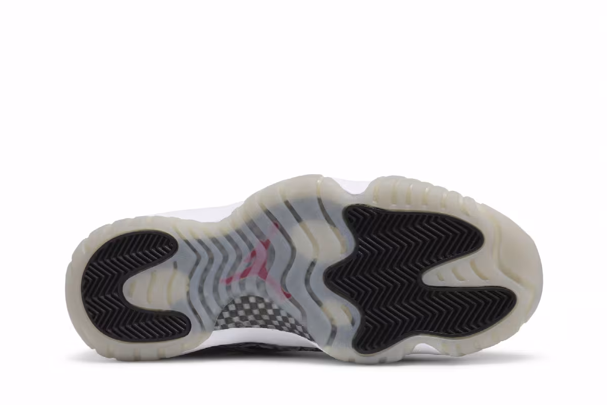 Air Jordan 11 Low IE Black Cement, view 5