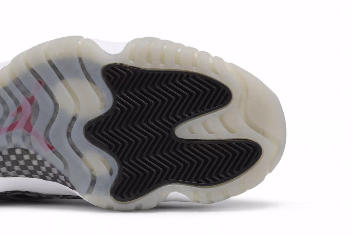 Air Jordan 11 Low IE Black Cement, view 6
